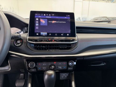 Used 2025 Jeep Compass Trailhawk w/ Trailer Tow Group image 18