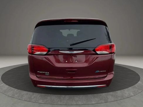 Used 2020 Chrysler Pacifica Touring-L FWD image 4