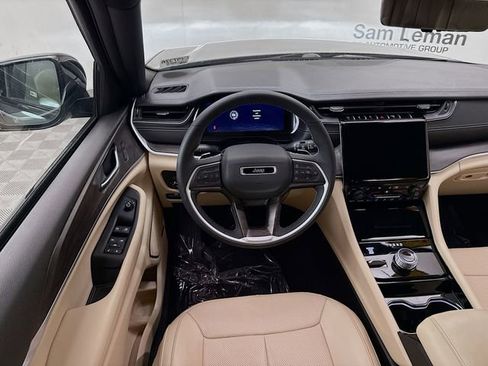 Used 2023 Jeep Grand Cherokee L Limited w/ Luxury Tech Group II image 25