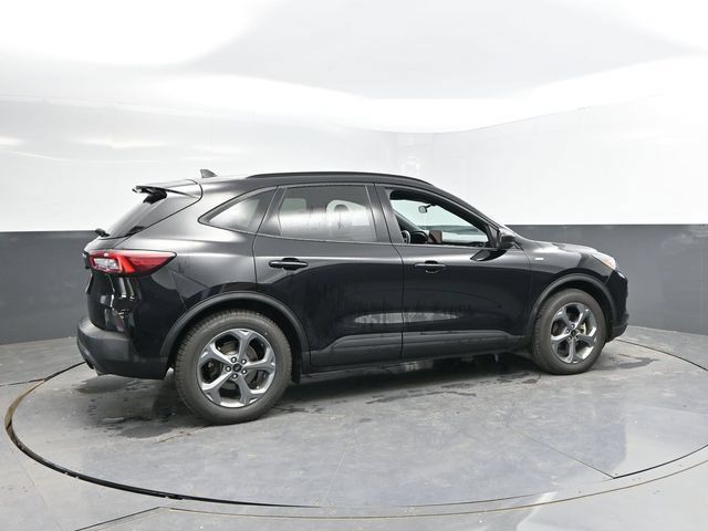 Used 2025 Ford Escape ST-Line FWD image 2