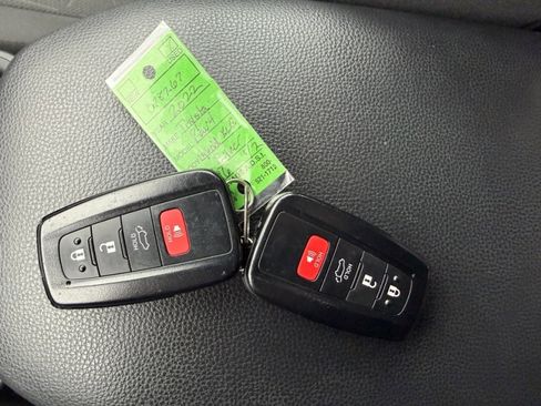 Used 2022 Toyota RAV4 XLE w/ Convenience Package image 38