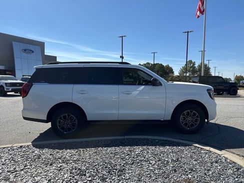 New 2025 Ford Expedition Active image 10