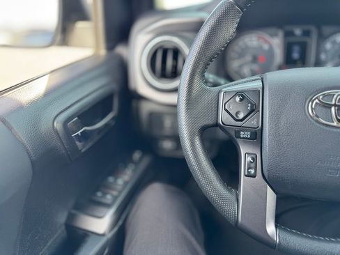 Used 2022 Toyota Tacoma TRD Sport w/ Technology Package image 7