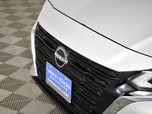 Used 2024 Nissan Altima 2.5 SV FWD image 11