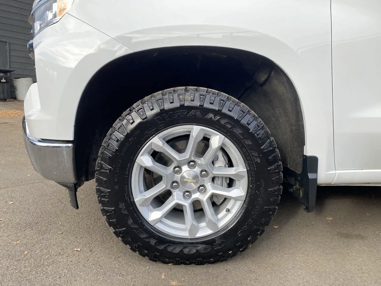 Used 2023 Chevrolet Silverado 1500 LT AWD/4WD image 11
