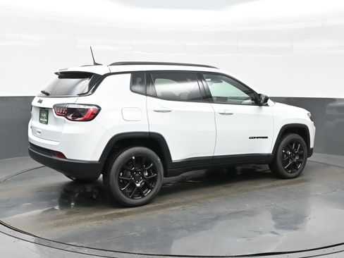 New 2026 Jeep Compass Latitude image 6
