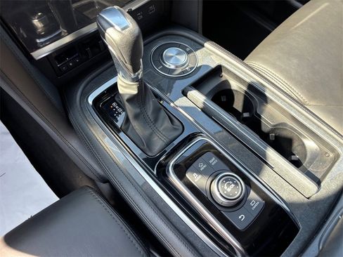 Used 2023 Nissan Armada SV image 19