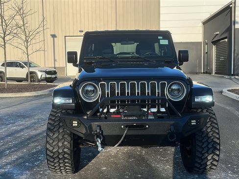 Used 2019 Jeep Wrangler Unlimited Sahara image 2