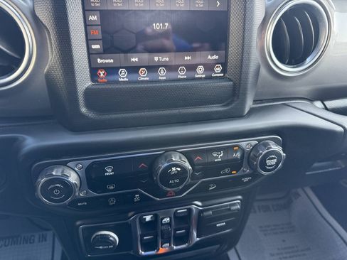 Used 2020 Jeep Wrangler Unlimited Sahara AWD/4WD image 27