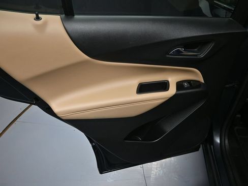 Used 2022 Chevrolet Equinox Premier FWD image 26
