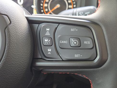 Used 2024 Jeep Gladiator Rubicon w/ Convenience Group AWD/4WD image 31