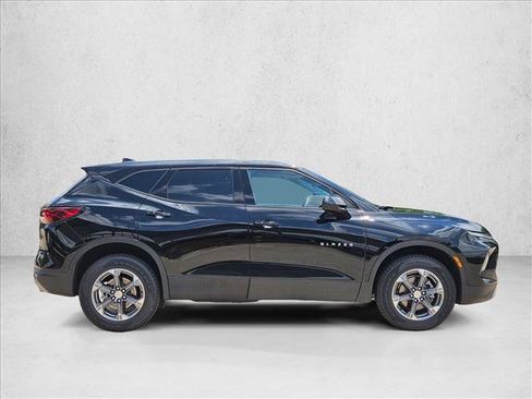 Used 2025 Chevrolet Blazer LT FWD image 4