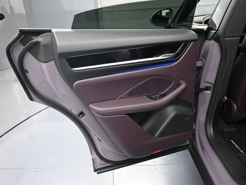 Certified 2025 Porsche Macan 4 Electric image 22