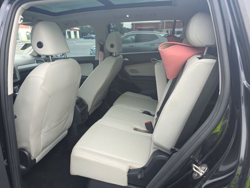 Used 2020 Volkswagen Tiguan SE w/ Panoramic Sunroof Package FWD image 15