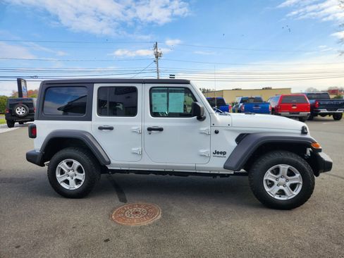 Used 2022 Jeep Wrangler Unlimited Sport image 17