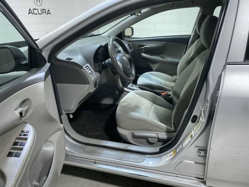 Used 2010 Toyota Corolla LE FWD image 2