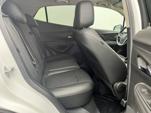 Used 2022 Buick Encore Preferred AWD/4WD image 32