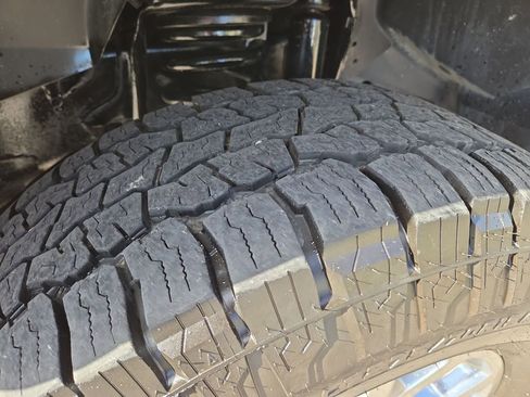 Used 2018 RAM 2500 Laramie w/ Cold Weather Group image 11