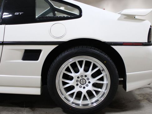 Used 1988 Pontiac Fiero GT image 38
