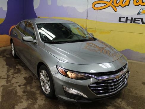Used 2024 Chevrolet Malibu LT FWD image 2