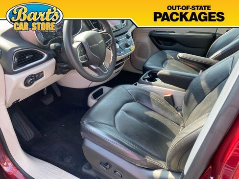 Used 2022 Chrysler Pacifica Touring-L FWD image 25