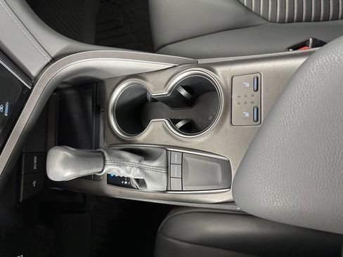 Used 2024 Toyota Camry SE image 18