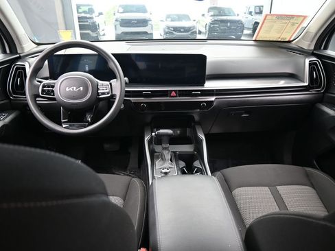 Used 2024 Kia Sorento LX image 36