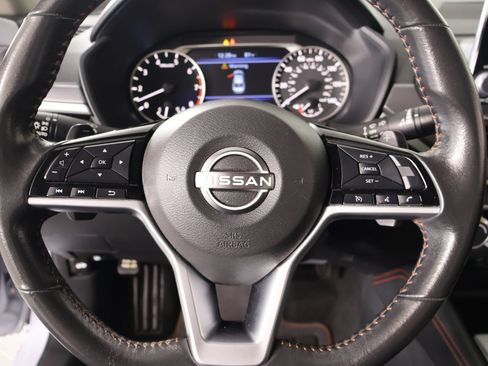 Used 2024 Nissan Altima 2.5 SR FWD image 3