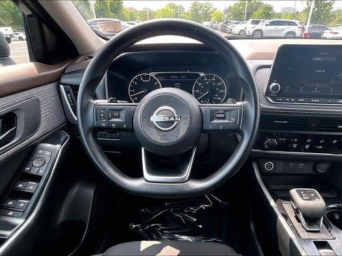 Used 2023 Nissan Rogue S AWD/4WD image 5