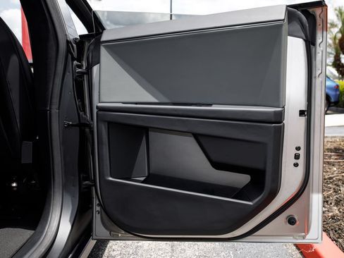 Used 2025 Tesla Cybertruck AWD Crew Cab image 15