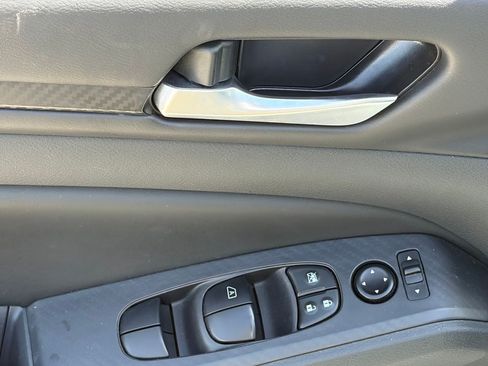 Used 2025 Nissan Altima 2.5 SV FWD image 5