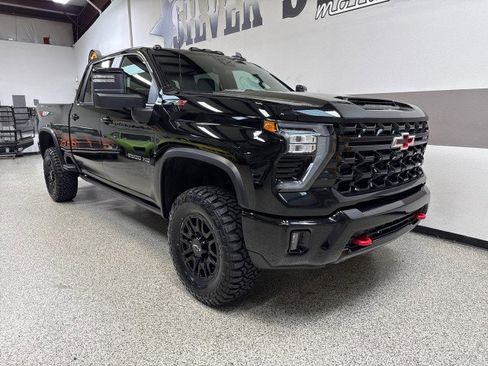 Used 2024 Chevrolet Silverado 2500 ZR2 w/ Technology Package image 48