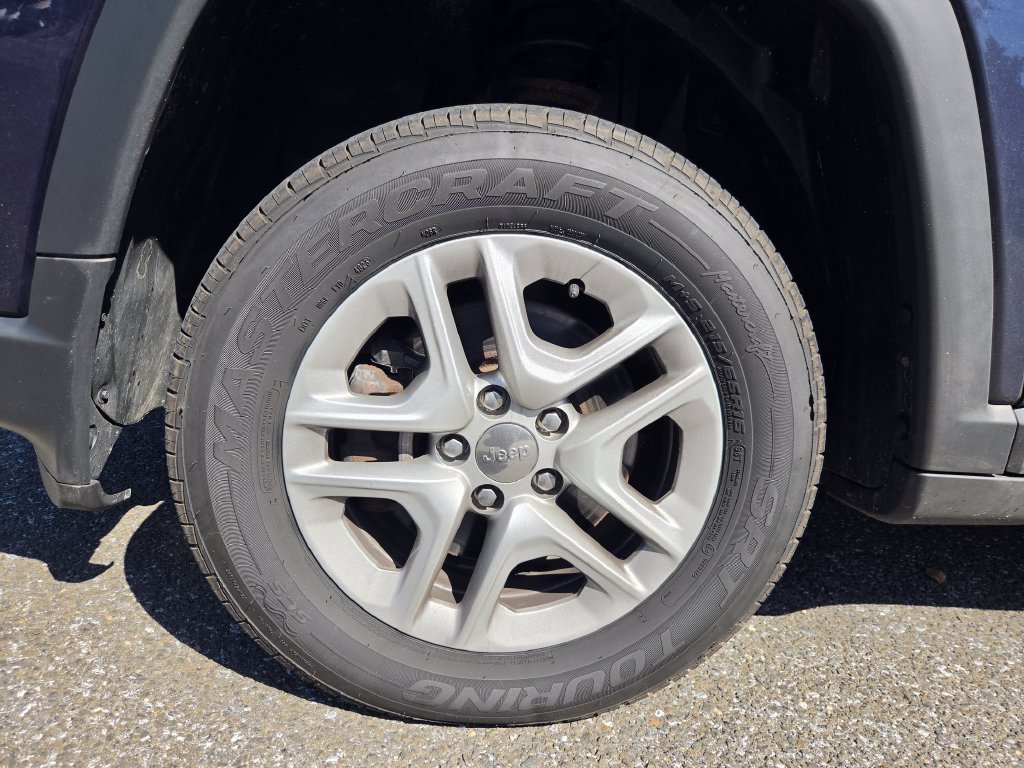 Used 2018 Jeep Compass Sport w/ Cold Weather Group AWD/4WD image 9