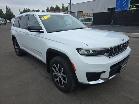Used 2023 Jeep Grand Cherokee L Limited w/ Trailer Tow Group (B) AWD/4WD image 7