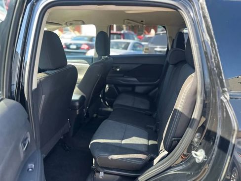 Used 2017 Mitsubishi Outlander ES image 26