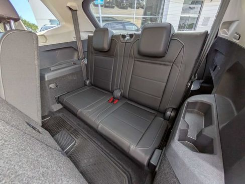 Used 2019 Volkswagen Tiguan SE FWD image 19