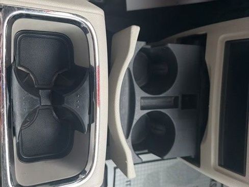 Used 2013 Chrysler Town & Country Touring image 18