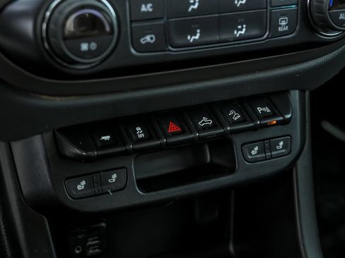 Used 2022 Chevrolet Colorado Z71 AWD/4WD image 25