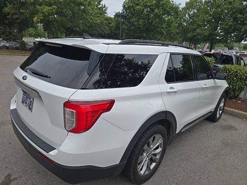 Used 2021 Ford Explorer XLT w/ Equipment Group 202A RWD image 3