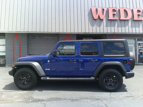 Used 2018 Jeep Wrangler Unlimited Sport AWD/4WD image 4