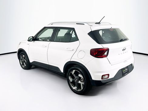 Used 2023 Hyundai Venue SEL image 5