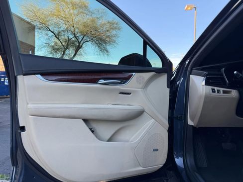 Used 2018 Cadillac XT5 Luxury w/ Driver Awareness Package image 33