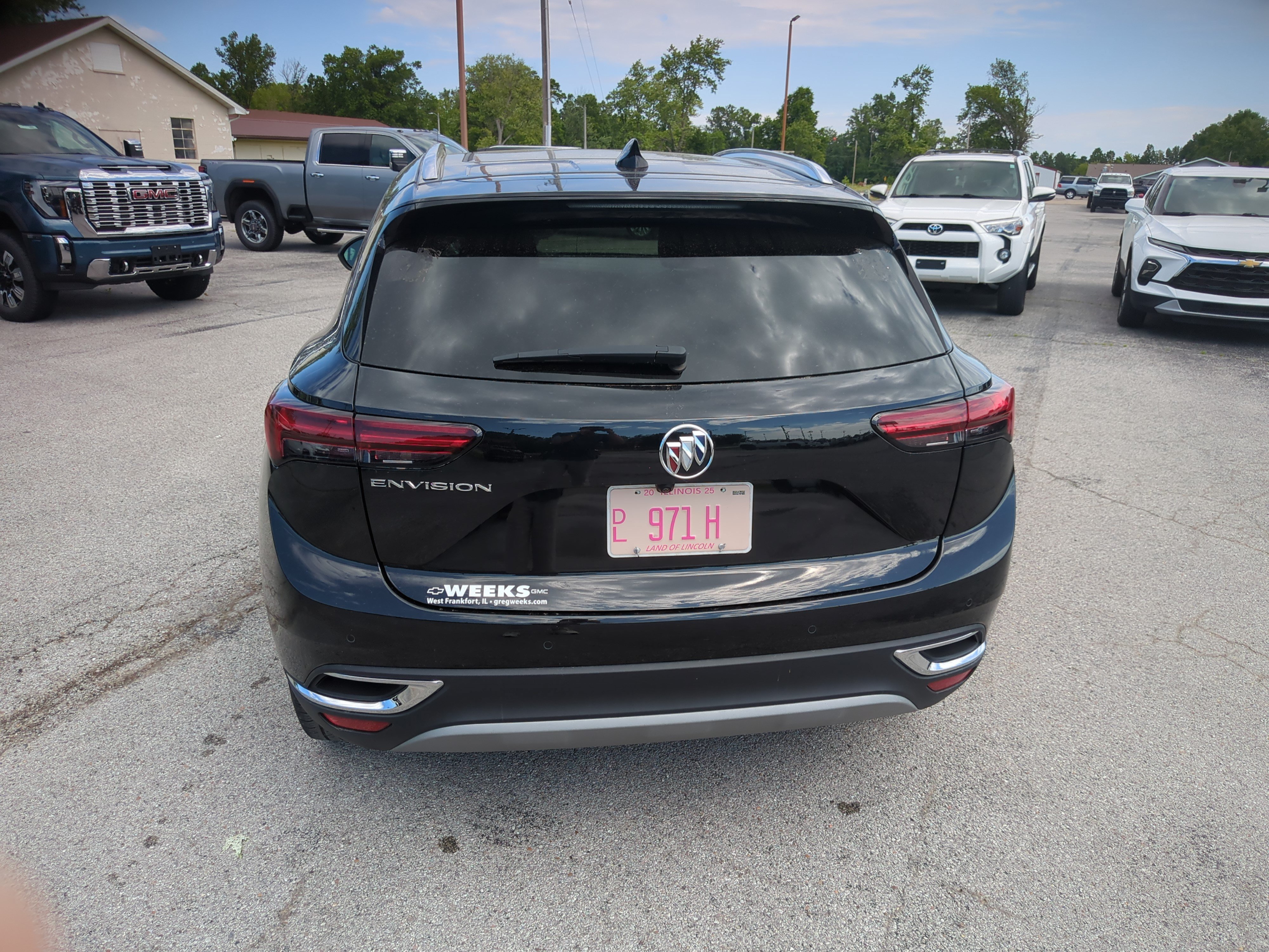 Used 2022 Buick Envision Essence w/ Safety Package FWD image 3