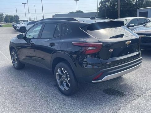 New 2026 Chevrolet Trax LT w/ LT Convenience Package FWD image 5