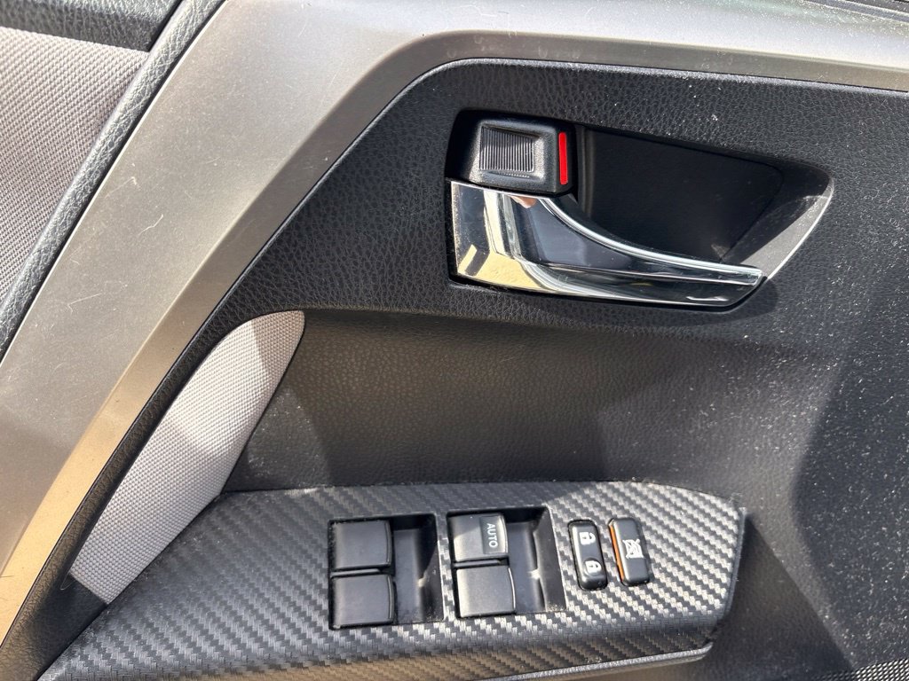 Used 2014 Toyota RAV4 XLE AWD/4WD image 11