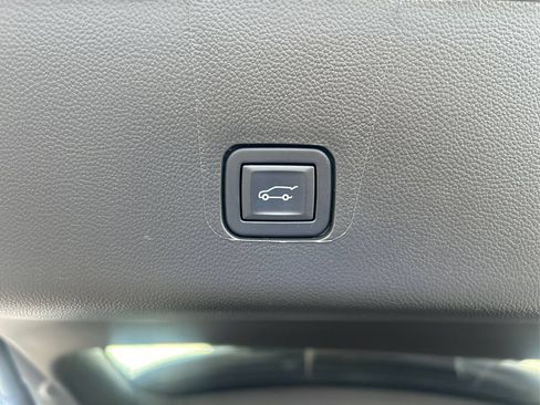 Used 2023 Chevrolet Traverse LT AWD/4WD image 24
