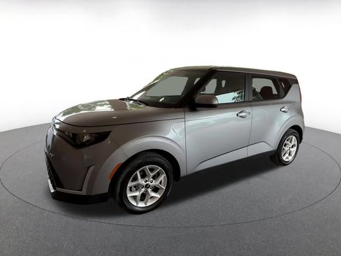 Used 2025 Kia Soul LX w/ LX Technology Package FWD image 7
