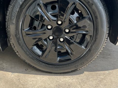 Used 2016 Hyundai Elantra SE FWD image 24