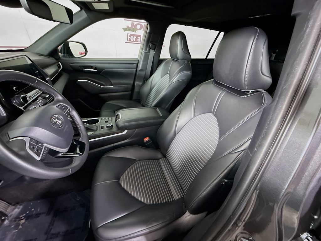 Used 2023 Toyota Highlander XSE AWD/4WD image 26