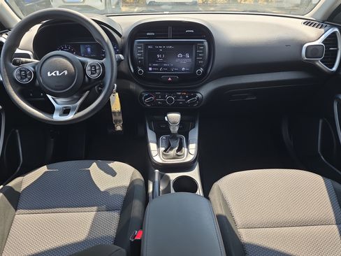 Certified 2022 Kia Soul LX image 12